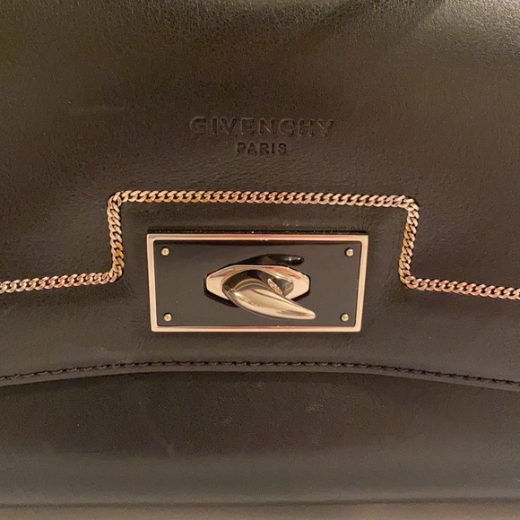 Givenchy Shark Modele shoulder bag with chain-link detailing - Picture 6 of 8